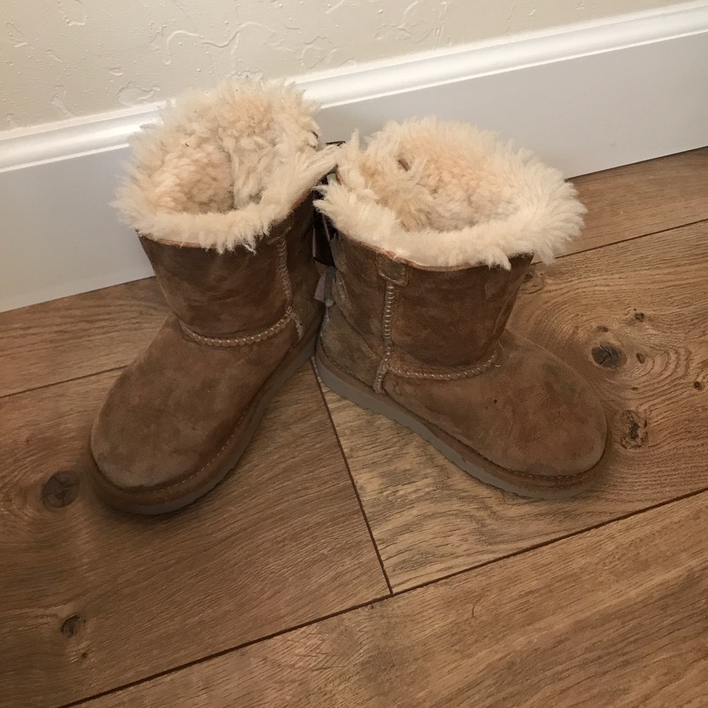 Toddler Uggs Bailey Bow Size 9